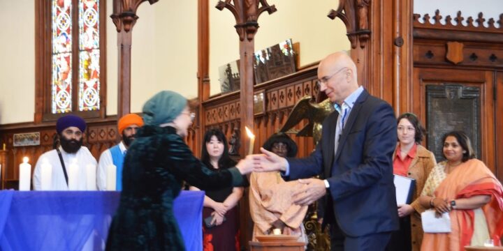 SGINZ participates in vigil for victims of the Bondi Beach shooting